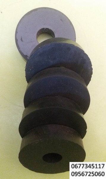 Шайба резиновая, изолятор, деталь  ЖБИК 711 142 502, соответствует ТУ 38-105376-82 , ТУ 38 105 376-82, амортизатор вибрации, шайба резиновая 40х12х10, рти электродвигатель АЭ 92-4,  Асинхронные трехфазные электродвигатели типа АЭ92-4, электродвигатели взрывозащищенные шайба изоляционная, шайба уплотнительная, уплотняющий сальник на коробке выводов, разделительное уплотнение, резиновые шайбы для морских систем,шайба кабельной муфты,плдушка для виброплит,подкладка стойки амортизатора, уплотнитель кабельного ввода,олх,гидрощита пэд,диафрагма гидрозащиты,прокладка под изолятор, изделия резиновые технические, резинотехнические изделия, Резиновая шайба жатки комбайна Claas Dominator, Protector, Senator, Matador, Cosmos, Compact, Corsar. Диаметр - 10.5 мм, толщина - 7 мм. ОЕМ номера 610363.0, 000610363.0.Уменьшает повреждения детали и улучшает соединение с прокладкой, выполняет функцию, уплотнителя. Используется для замены изношенной или поврежденной детали в ходе ремонтно-восстановительных работ.Шайба представляет собой резиновое изделие с круглым отверстием в центре. Ее подкладывают под головку болта, шурупа или винта, а также под гайку.Резиновая шайба для тестоделителя-округлителя PREMIO,Производитель: Bongard (Франция),Код: AF5431848,Резиновая прокладка (шайба) с фиксатором, для установки в соответствующий паз нижней штанги. Требуется для крепления катушки к нижней штанге. Подходит для всех моделей металлоискателей производства XP.